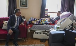 CHP Genel Başkanı Özel, şair ve yazar Ahmet Telli'yi ziyaret etti