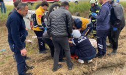 Çorum'da çeltik tarlasına devrilen otomobildeki 4 kişi yaralandı