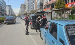 Çorum'da uyuşturucu bulunan otomobildeki 2 zanlı gözaltına alındı