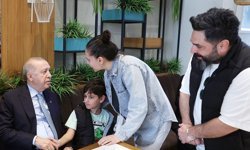 Cumhurbaşkanı Erdoğan, Beyoğlu'nda bir kafede vatandaşlarla sohbet etti