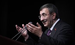 Cumhurbaşkanı Yardımcısı Yılmaz, Genç Kızılay Akademi Gençlik ve Aile Araştırma Zirvesi'nde konuştu: