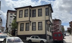 Dekorasyon amacıyla başladı, 6 yılda 150'ye yakın fotoğraf makinesi biriktirdi