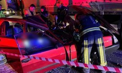 Denizli'de tıra çarpan otomobilin sürücüsü öldü