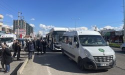 Diyarbakır'da belediye otobüsü ile öğrenci servisinin çarpıştığı kazada 3 kişi yaralandı