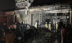 Diyarbakır'da oto kaporta dükkanında çıkan yangın söndürüldü