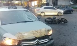 Diyarbakır'da taksinin çarptığı motosiklet sürücüsü yaralandı