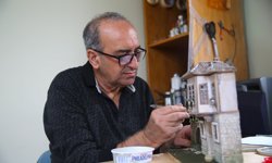 Doğadan topladığı atıkları diorama yöntemiyle üç boyutlu eserlere dönüştürüyor