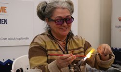 Doktorunun 'Bir hobi edin' tavsiyesiyle başladığı cam işleme sanatı mesleği oldu