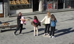 Düzce'de '23 Nisan' sürpriziyle çocuklara oyuncak hediye edildi