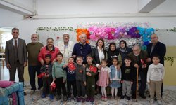Düzce'de yaşlılardan anaokulu öğrencilerine '23 Nisan' ziyareti