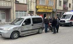 Edirne'de elektrikli bisikletle motosikletin çarpıştığı kaza güvenlik kamerasında