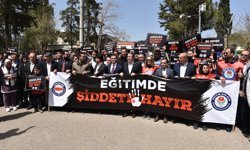 Eğitim-Bir-Sen Genel Başkanı Yalçın ve sendika üyeleri, Siverek'teki okula saldırıyı kınadı