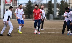 Erzurum'da il protokolü ve futbolcular, öğrencilerle sahaya çıktı