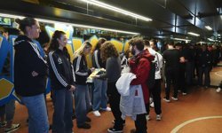 Fenerbahçeli şampiyon kadın basketbolcular, taraftarlarla bir araya geldi