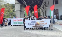 Genç İHH, 102 üniversitede İsrail'in saldırılarına karşı basın açıklaması yaptı