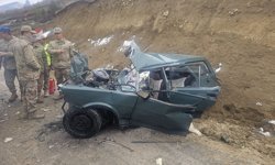 Gümüşhane'de servis minibüsüyle otomobilin çarpıştığı kazada 1 kişi öldü, 9 kişi yaralandı