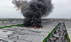 GÜNCELLEME 2 - Adana'da geri dönüşüm tesisinde çıkan yangın kontrol altına alındı