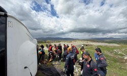 GÜNCELLEME - Diyarbakır'da midibüsün devrilmesi sonucu 1 kişi öldü, 11 kişi yaralandı