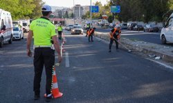 GÜNCELLEME - İzmir'de tırın 9 araca çarptığı kazada 2 kişi öldü, 5 kişi yaralandı