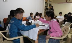 İmam, caminin alt katını gençlik merkezine dönüştürdü