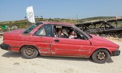 İsrail ile 10 günlük ateşkesin ardından yerinden edilen Lübnanlılar güneydeki evlerine dönüyor