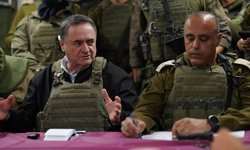 İsrail Savunma Bakanı, Lübnan'ın güneyini ülkesinin soykırımla yargılandığı Gazze'ye benzetme tehdidinde bulundu