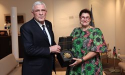 İYİ Parti Genel Başkanı Dervişoğlu Fransa'da basın toplantısı düzenledi: