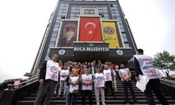 İzmir'de 2 belediyenin memurları ödenmeyen alacakları için iş bıraktı