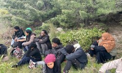 İzmir'de 26 düzensiz göçmen kurtarıldı, 19 göçmen yakalandı