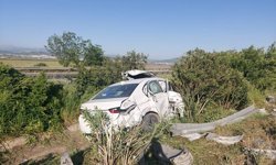 ‎İzmir'de tırla çarpışan otomobilin sürücüsü yaralandı