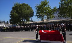 İzmir'de trafik kazasında şehit olan polis Serkan Hızlı için tören düzenlendi