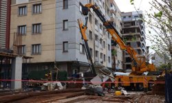 İzmir'de vincin kırılan parçası konteynerin üzerine düştü, 3 işçi yaralandı