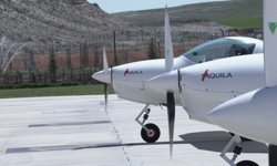 Kadın akrobasi pilotu Şener, Dünya Pilotlar Günü'nde gösteri uçuşu yaptı