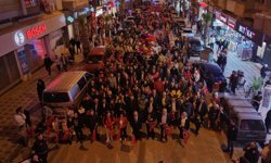 Kahramanmaraş'taki saldırıda hayatını kaybeden öğretmen ve öğrenciler Turgutlu'da sessiz yürüyüşle anıldı