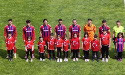 Karabük İdmanyurdu, Pazarspor maçının gelirini kanser hastasına bağışladı