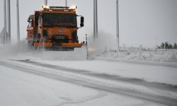 Kars ve Ardahan'da kar nedeniyle 38 köy yolu ulaşıma kapandı