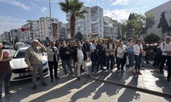 Karşıyaka Belediyesi'nde görevli memurlar ödenmeyen alacakları için iş bıraktı