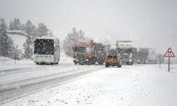 Kars'ta kar yağışı nedeniyle ulaşım aksıyor