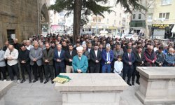 Kayseri ve çevre illerde Kahramanmaraş'taki okul saldırısında ölenler için gıyabi cenaze namazı kılındı