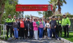 Kazada şehit olan trafik polisinin eşi, öğrencilere trafik bilinci aşılıyor