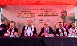 Kepez Belediyespor'a transfer olan başpehlivan Ali Gürbüz için imza töreni düzenlendi