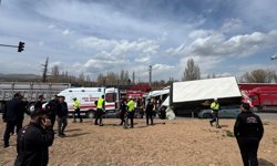 Kırşehir'de kamyonet ile otomobilin çarpıştığı kazada 5 kişi yaralandı