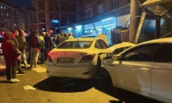 Kocaeli'de 5 aracın karıştığı zincirleme trafik kazasında 1 kişi yaralandı