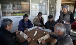 Kocasına yardım için gittiği çay ocağını 14 yıldır işletiyor