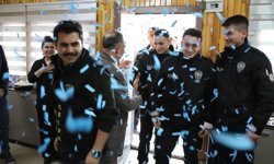 Konya'da kavga ihbarına giden polis ekiplerine çocuklardan sürpriz kutlama