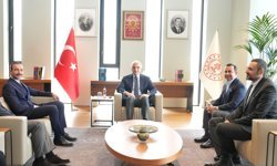 Kültür ve Turizm Bakanı Ersoy, oyuncu Görkem Sevindik ile bir araya geldi: