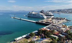 Kuşadası'na iki kruvaziyerle 2 bin 723 turist geldi