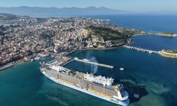 Kuşadası'na kruvaziyerle 4 bin 600 turist geldi