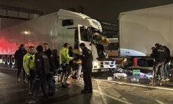 Kütahya'da kırmızı ışıkta bekleyen araca çarpan tır sürücüsü ağır yaralandı