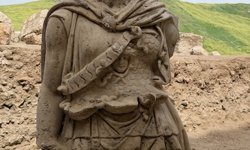 Laodikeia'da 2 metrelik 'Athena' heykeli bulundu